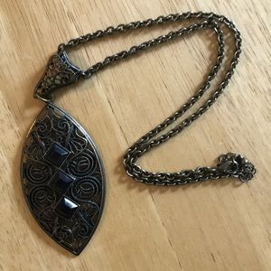 Vintage inspired gold tone necklace large pendant